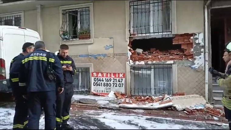 Esenler'de rögarda yaşanan patlamada dairenin duvarı yıkıldı