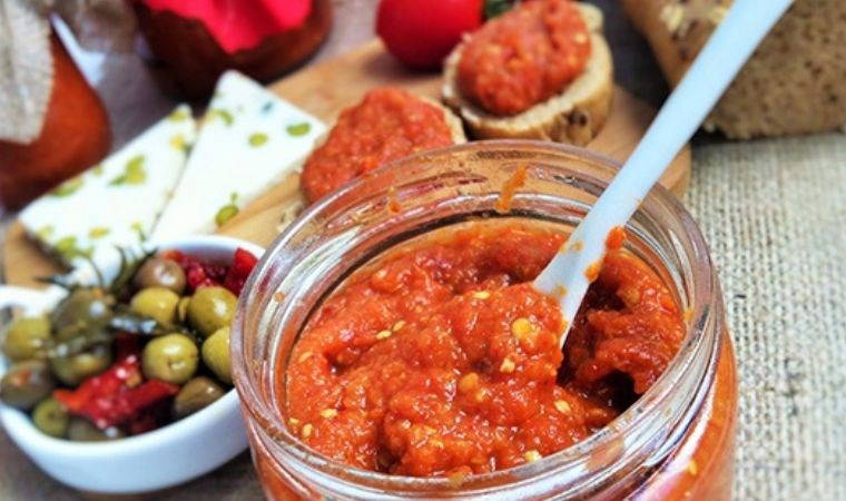 Balkan mutfağından eşsiz bir lezzet: Ajvar sosu tarifi...
