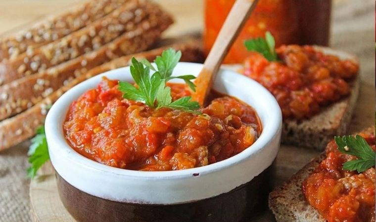 Balkan mutfağından eşsiz bir lezzet: Ajvar sosu tarifi...