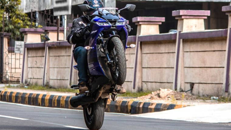 Aşırı hız yapan sürücüye öyle bir ceza verildi ki... Hem para hem de hapis cezası!