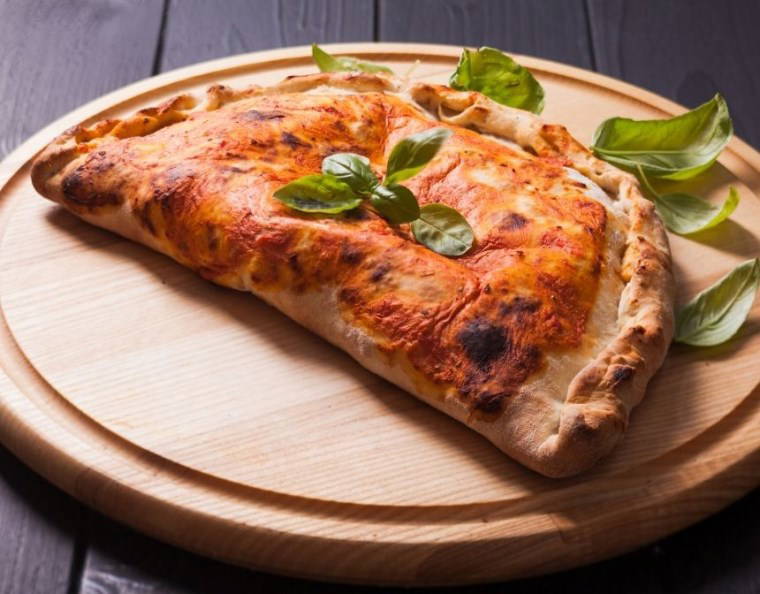 İtalyan pidesi de denir: Calzone tarifi...