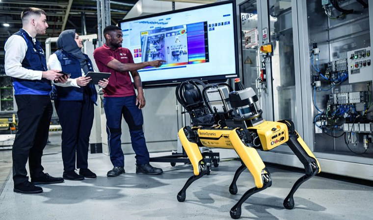 Robot köpek ile fabrikadaki sorunlar tespit ediliyor! BMW'den ürpertici teknoloji...