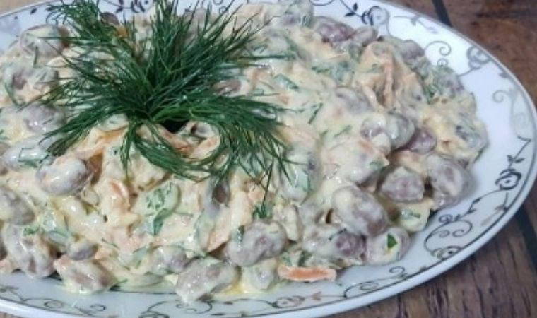 Sofralarınıza serinlik getirecek enfes lezzet: Yoğurtlu barbunya salatası tarifi...