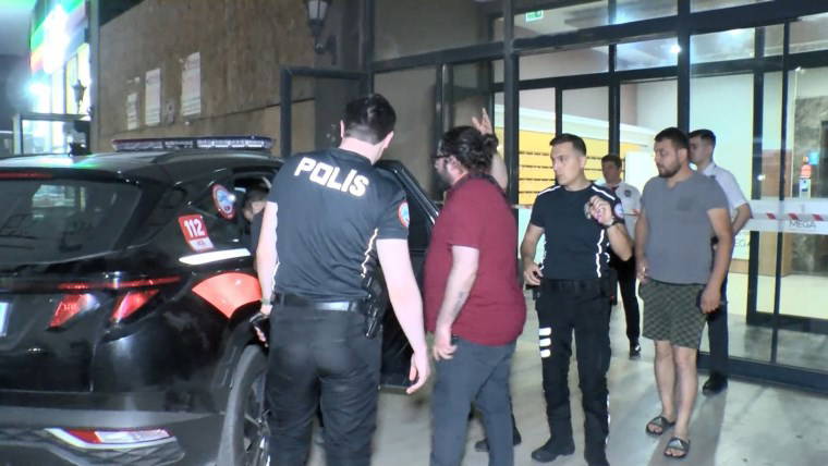 Gaziosmanpaşa'da rezidansta korkunç olay: Arızalanan asansörde kalan kişi, kurtarılırken 30 metreden boşluğa düşerek can verdi!