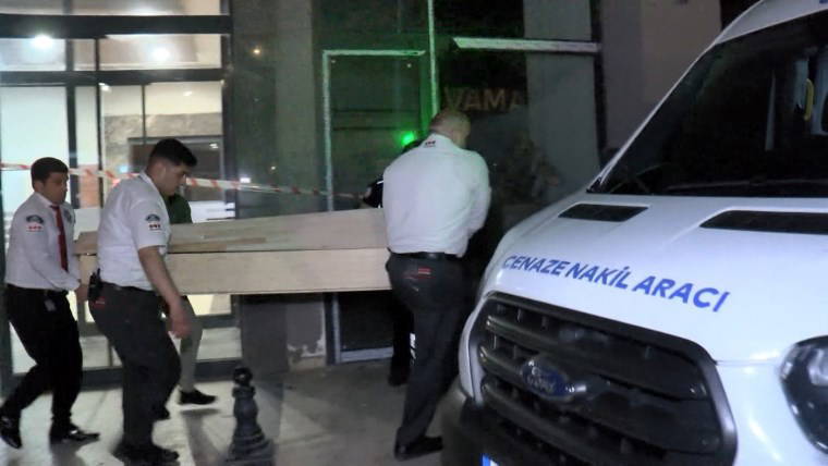 Gaziosmanpaşa'da rezidansta korkunç olay: Arızalanan asansörde kalan kişi, kurtarılırken 30 metreden boşluğa düşerek can verdi!