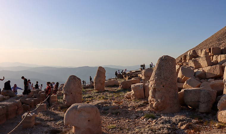 Dünya mirası Nemrut'u bayramda yaklaşık 8 bin kişi ziyaret etti
