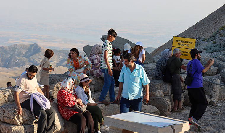Dünya mirası Nemrut'u bayramda yaklaşık 8 bin kişi ziyaret etti