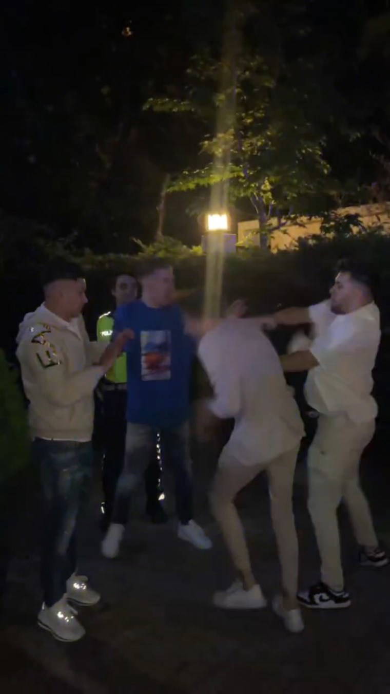 Kadıköy'de trafik kazasında 2 kişi yaralandı: Taraflar birbirine girdi, çok sayıda gözaltı var!