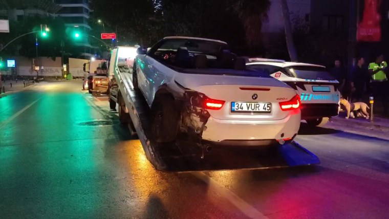 Kadıköy'de trafik kazasında 2 kişi yaralandı: Taraflar birbirine girdi, çok sayıda gözaltı var!