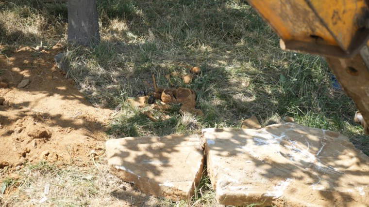 İstanbul'un göbeğinde kazı sırasında tarihi olduğu değerlendirilen mezar bulundu