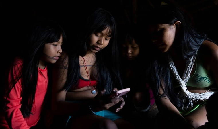 Elon Musk'ın internet verdiği kabile şikayetçi