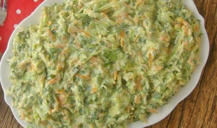 Her yemeğin yanına yakışan nefis lezzet: Havuçlu Nuraniye salatası tarifi...