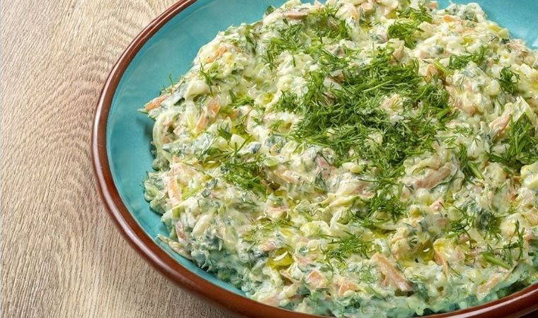 Her yemeğin yanına yakışan nefis lezzet: Havuçlu Nuraniye salatası tarifi...