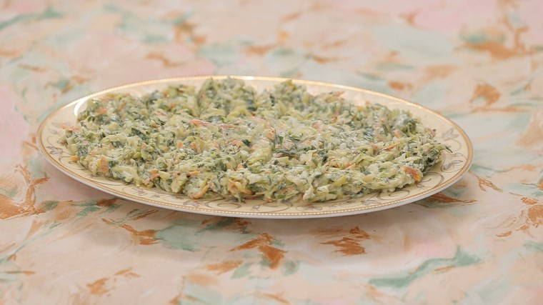 Her yemeğin yanına yakışan nefis lezzet: Havuçlu Nuraniye salatası tarifi...