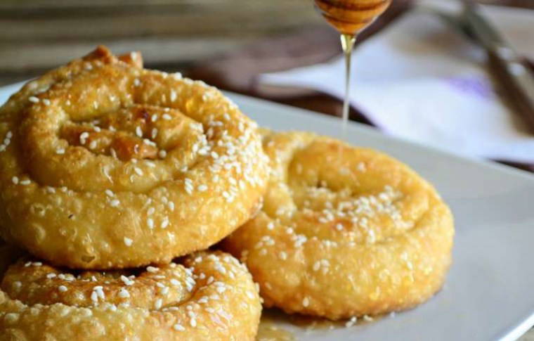 Girit'ten gelen enfes lezzet: Sarikopites tarifi...