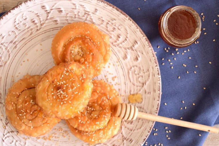 Girit'ten gelen enfes lezzet: Sarikopites tarifi...