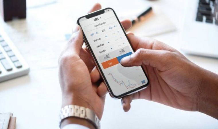 Telefonu tutuş şekliniz kişiliğinizi ortaya çıkarıyor olabilir!