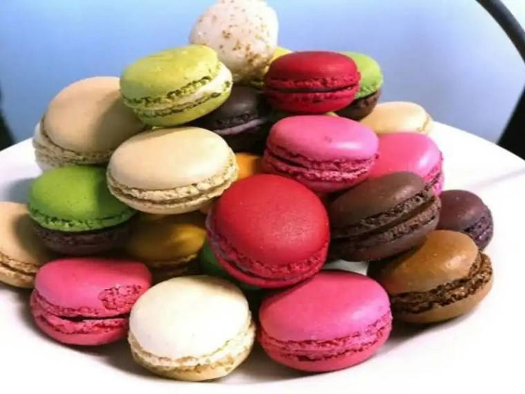 Çay saatlerine çok yakışan enfes Fransız lezzeti: Macaron tarifi...