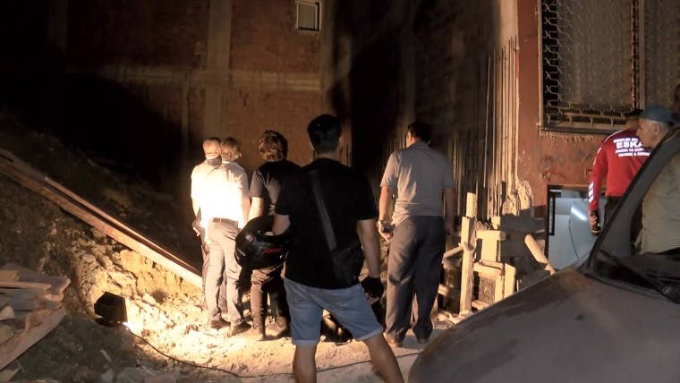 Esenler'de 6 katlı binada çatlaklar oluştu: Apartman sakinleri tahliye edildi!