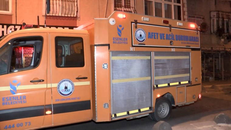 Esenler'de 6 katlı binada çatlaklar oluştu: Apartman sakinleri tahliye edildi!