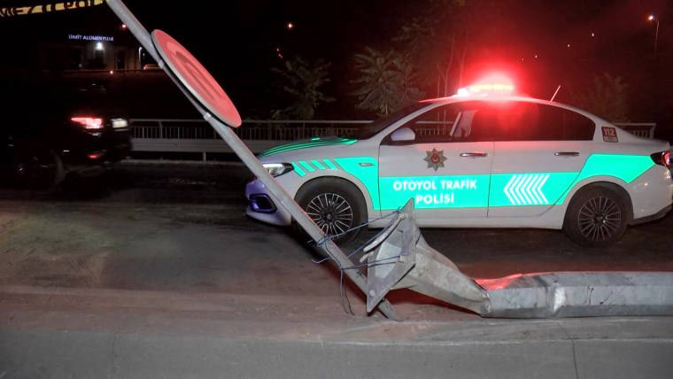 Beylikdüzü D-100'de kaza: Yaralılar var!