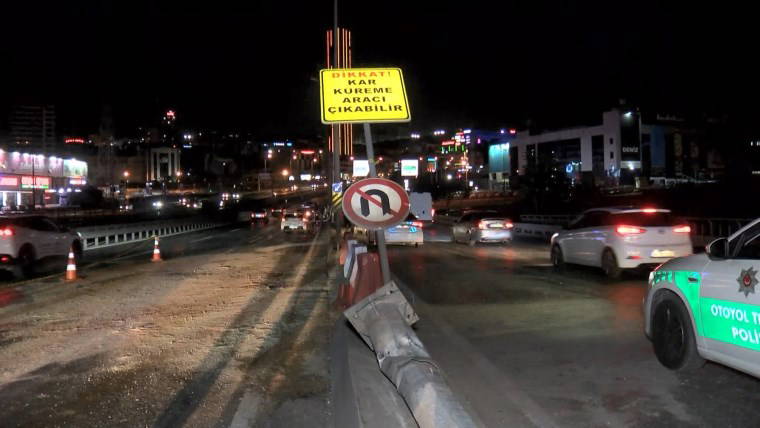 Beylikdüzü D-100'de kaza: Yaralılar var!