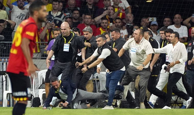 İzmir'de ortalık karıştı: Ali Koç saha kenarında itilerek yere düştü...