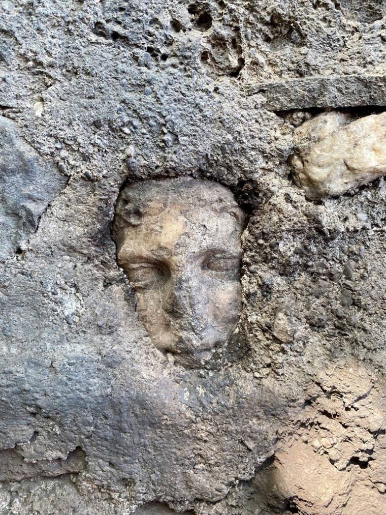 Fethiye Kalesi kazısında heykel başı bulundu