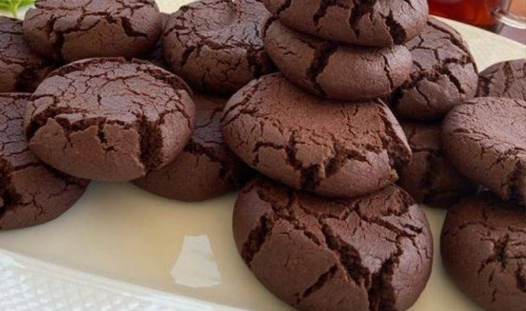 20 dakikada hazırlayabileceğiniz enfes lezzet: Çikolata parçacıklı kurabiye tarifi