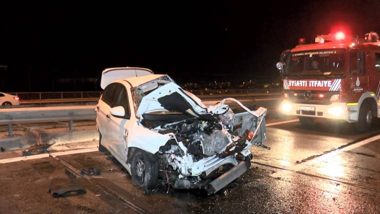 Beşiktaş TEM Otoyolu'nda zincirleme trafik kazası: 1'i ağır 3 yaralı