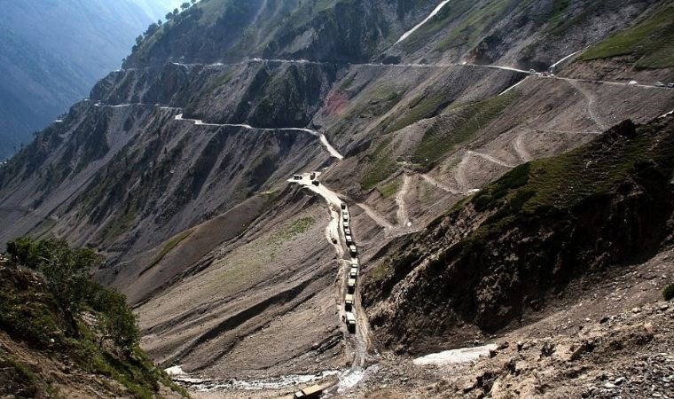 Bu yollardan geçmek büyük cesaret ister: Dünyanın en tehlikeli 8 karayolu