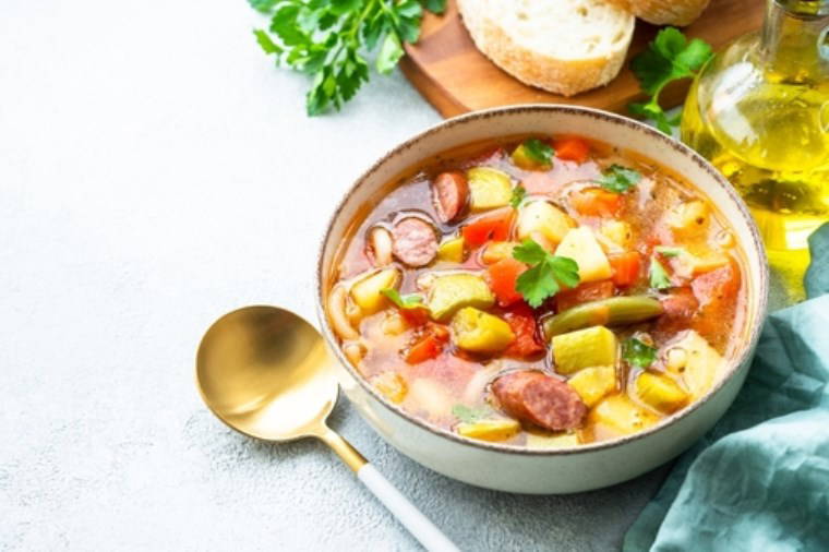 İtalyan mutfağından içinizi ısıtacak lezzet: Minestrone çorbası tarifi