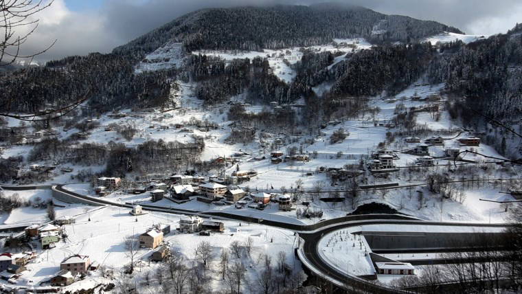 Karın süslediği  Zigana Dağı'nda kartpostallık görüntüler
