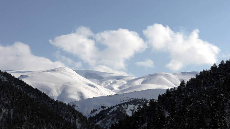 Karın süslediği  Zigana Dağı'nda kartpostallık görüntüler