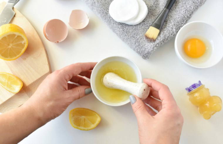 Doğal yöntemlerle zamanın etkilerini silin: Kırışıklıklara iyi gelen doğal maske 5 tarifi