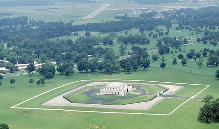 Bugüne dek sadece bir Başkan oraya girebildi... '147,3 milyon ons altın' Trump'ın radarında!