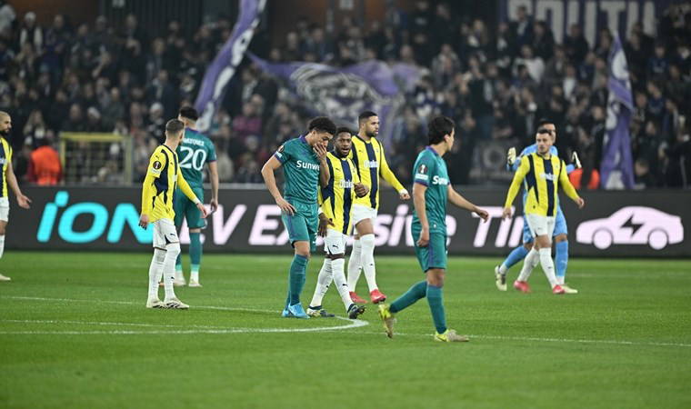 Anderlecht-Fenerbahçe maçı durdu: Hakemler ve oyuncular soyunma odasına gitti!