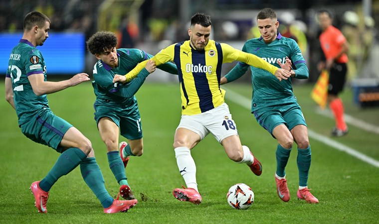 Anderlecht-Fenerbahçe maçı durdu: Hakemler ve oyuncular soyunma odasına gitti!