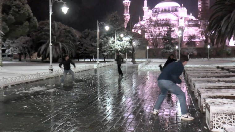 Beyaz örtü altında İstanbul: Gece manzaraları büyüledi