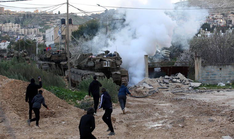 2002’den bu yana ilk defa… İsrail, Batı Şeria’ya tanklarla girdi, mülteci kampına baskın yaptı!