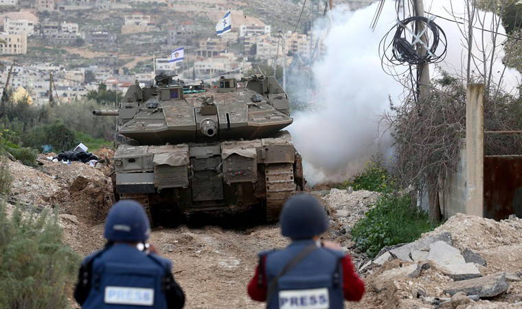 2002’den bu yana ilk defa… İsrail, Batı Şeria’ya tanklarla girdi, mülteci kampına baskın yaptı!