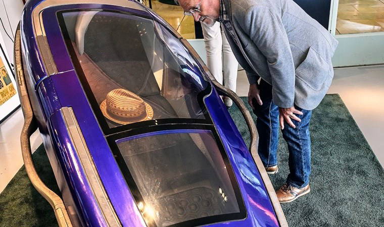 Tasarımcısı yanıtladı: İntihar kapsülü nasıl çalışıyor?