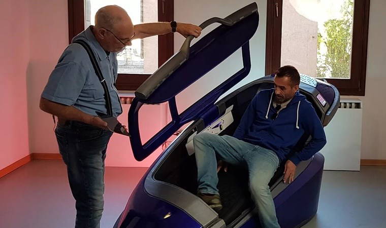 Tasarımcısı yanıtladı: İntihar kapsülü nasıl çalışıyor?