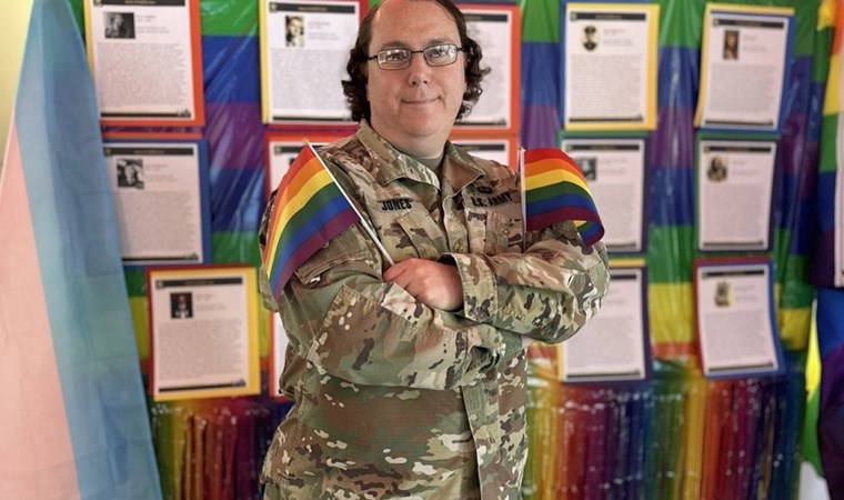 Pentagon belgesi ortaya çıktı: Trans bireyler ordudan atılıyor mu?