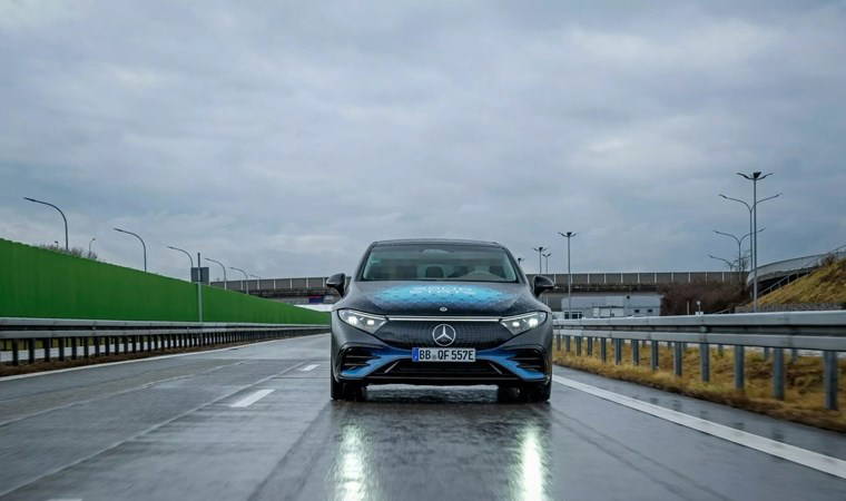 Mercedes'ten menzilde rekor artış! İlk kez katı hal bataryası kullandı!