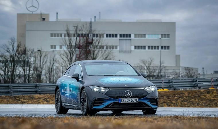 Mercedes'ten menzilde rekor artış! İlk kez katı hal bataryası kullandı!