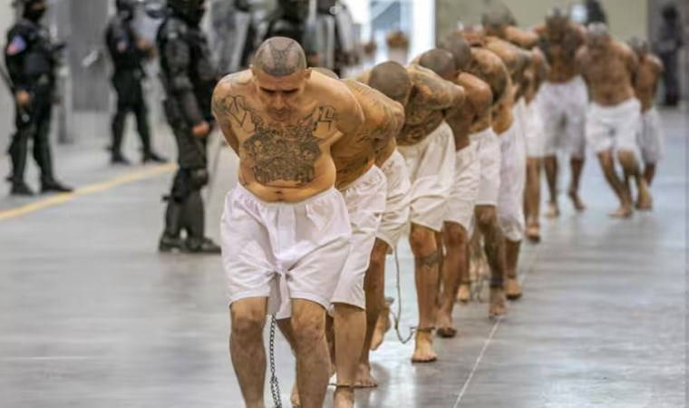 'Dünyanın en berbat hapishanesi' olarak biliniyor... Trump, suçluları buraya gönderecek!