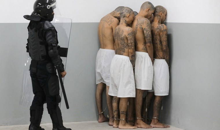 'Dünyanın en berbat hapishanesi' olarak biliniyor... Trump, suçluları buraya gönderecek!