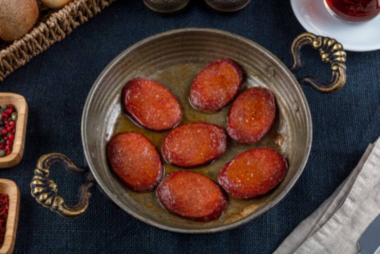 Lezzeti ve doğallığı sofralarınıza taşıyın: Ev yapımı sucuk tarifi