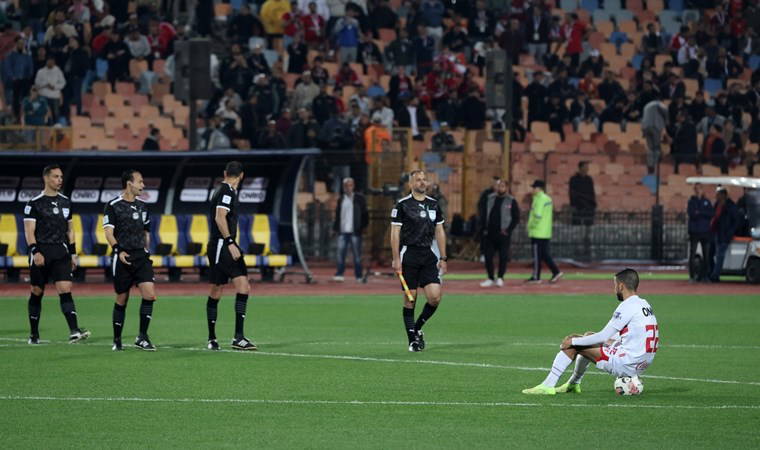 Derbide yabancı hakem krizi: Tepki için sahaya çıkmadılar!